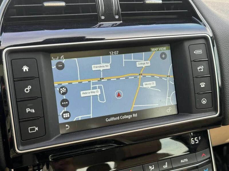 2017 Jaguar XE - Image 15 of 20