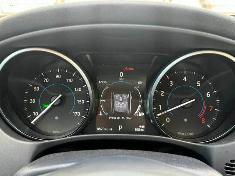 2017 Jaguar XE - Image 13 of 20