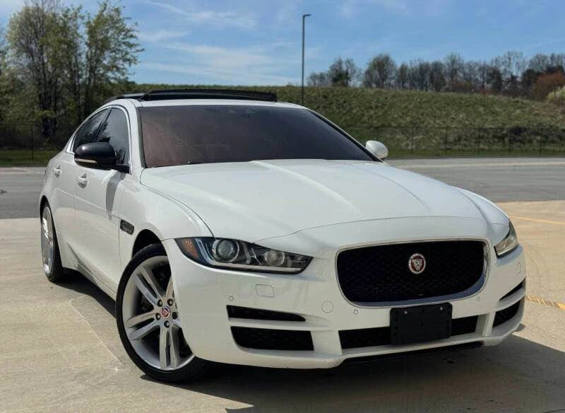 2017 Jaguar XE - Image 4 of 20