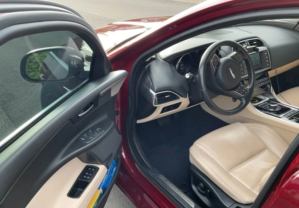 2017 Jaguar XE - Image 4 of 13