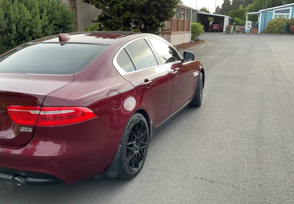 2017 Jaguar XE - Image 10 of 13