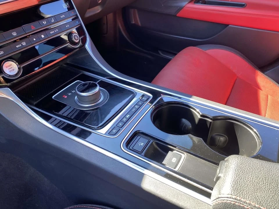2017 Jaguar XE - Image 12 of 19