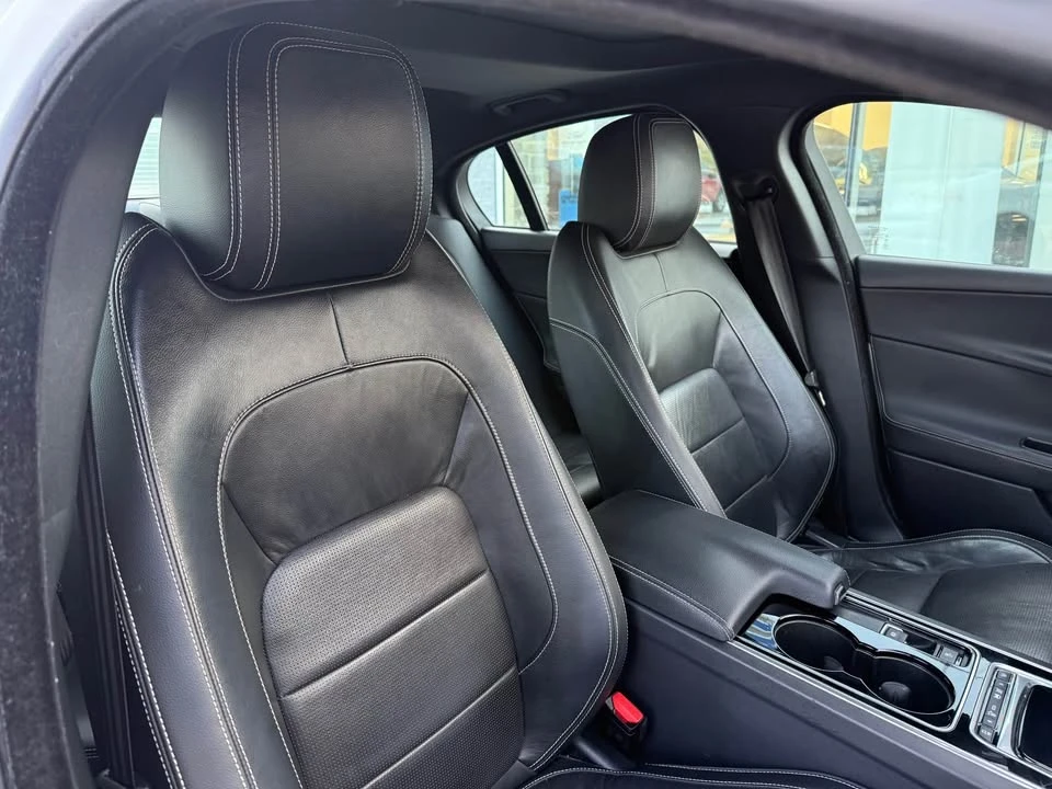 2017 Jaguar XE - Image 8 of 15
