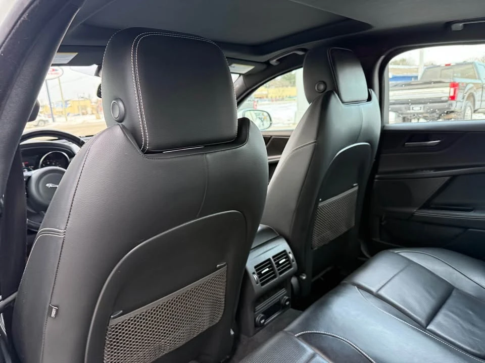 2017 Jaguar XE - Image 13 of 15