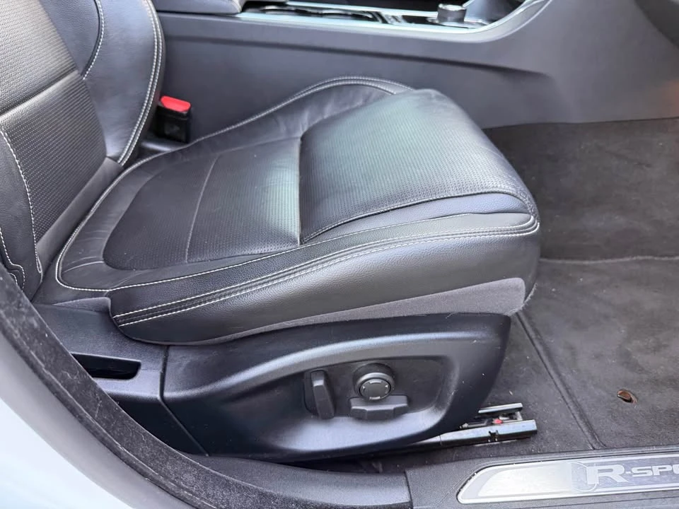 2017 Jaguar XE - Image 9 of 15