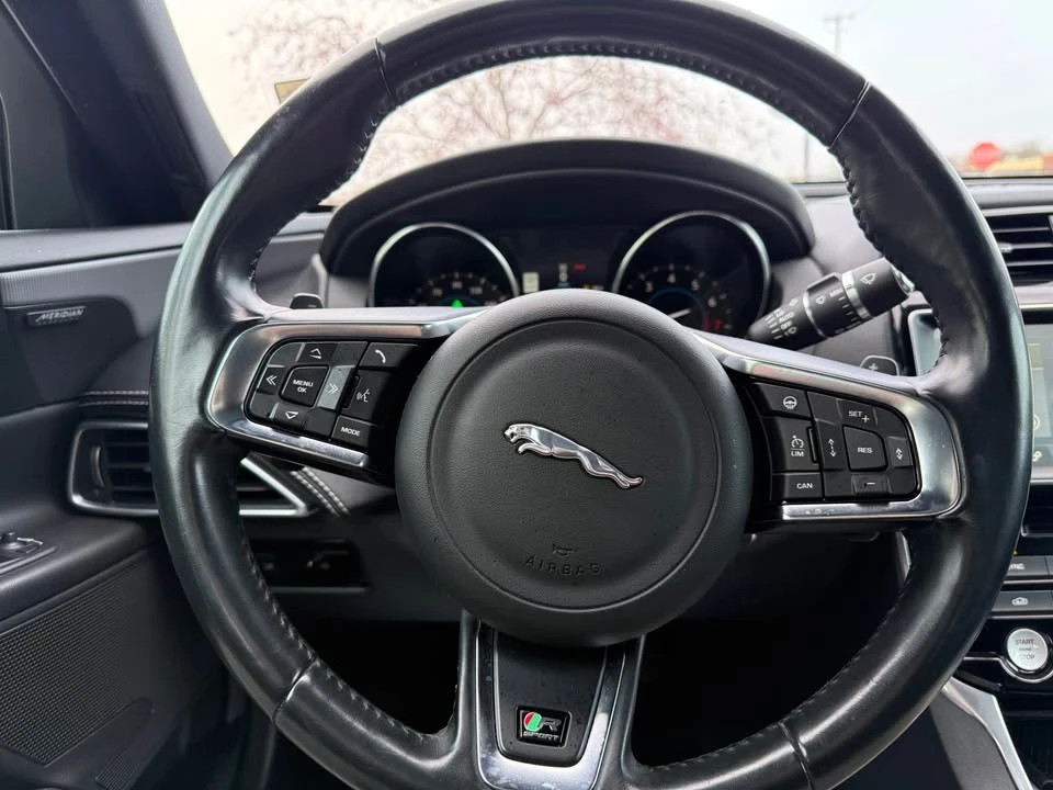 2017 Jaguar XE - Image 3 of 15