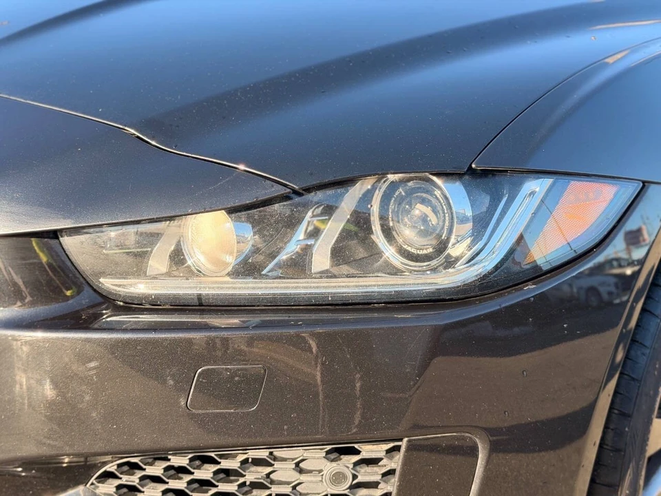 2017 Jaguar XE - Image 4 of 13
