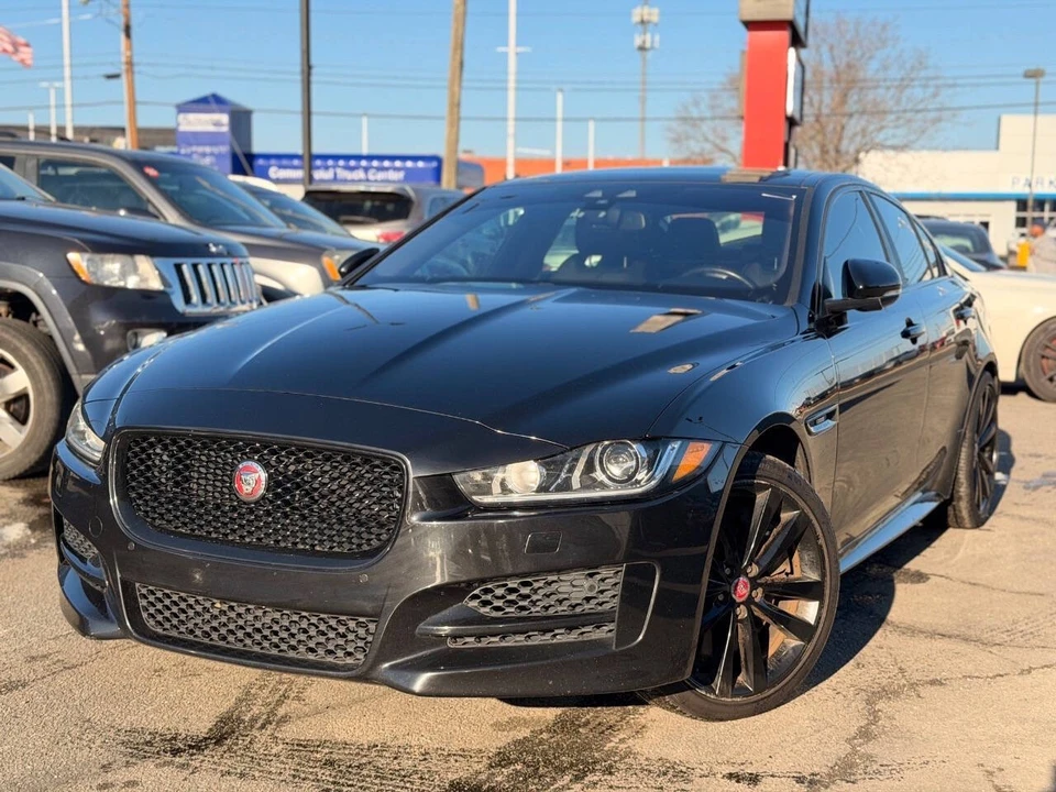 2017 Jaguar XE - Image 11 of 13