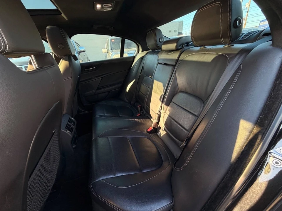 2017 Jaguar XE - Image 12 of 13