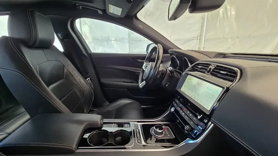 2017 Jaguar XE - Image 16 of 20