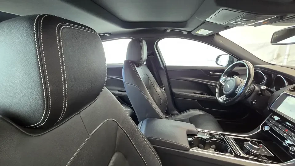 2017 Jaguar XE - Image 15 of 20
