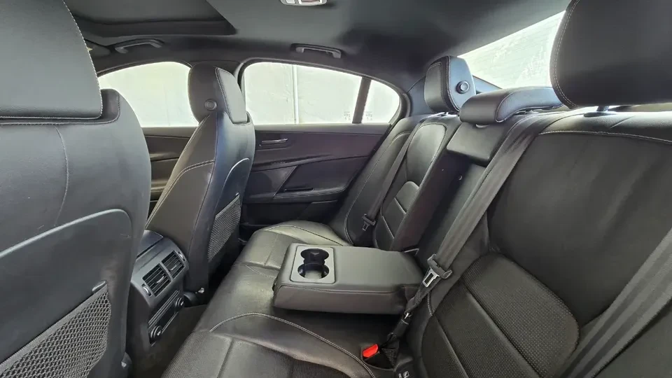 2017 Jaguar XE - Image 18 of 20
