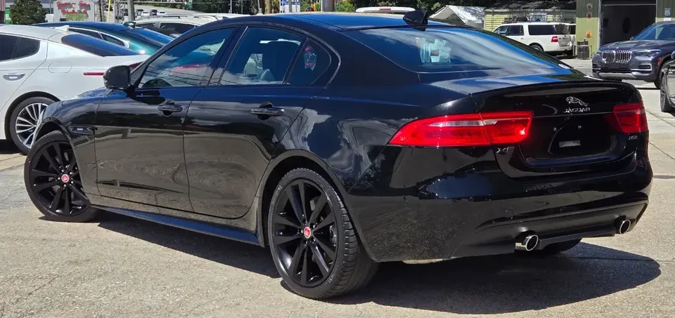2017 Jaguar XE - Image 4 of 20