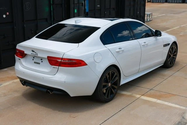 2017 Jaguar XE - Image 11 of 19