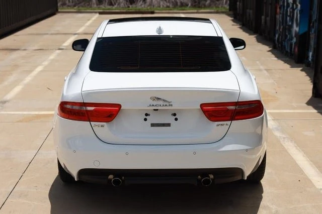 2017 Jaguar XE - Image 9 of 19