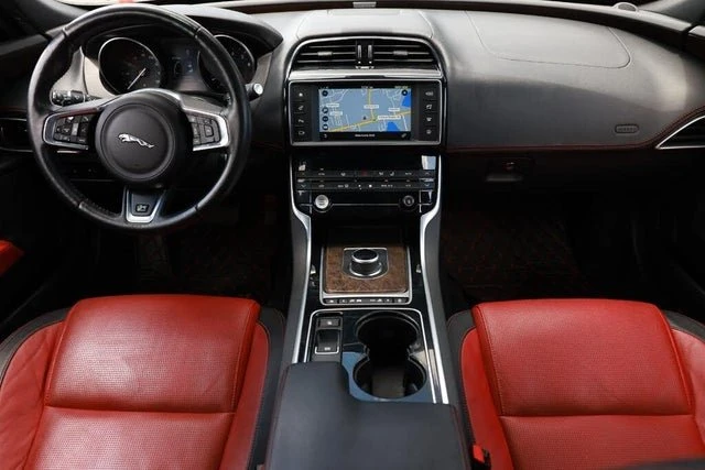 2017 Jaguar XE - Image 2 of 19
