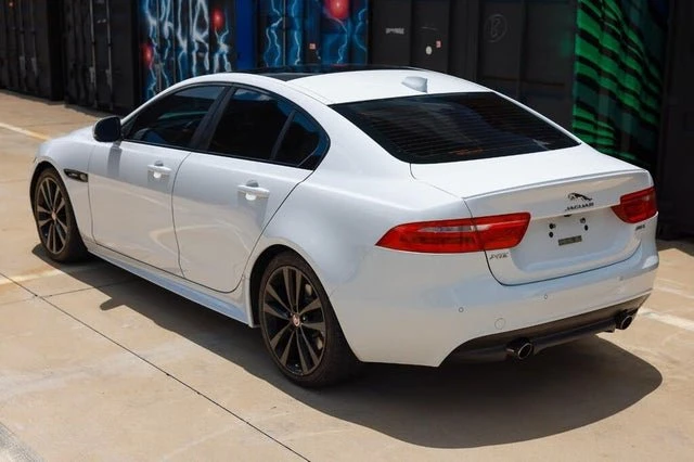 2017 Jaguar XE - Image 5 of 19