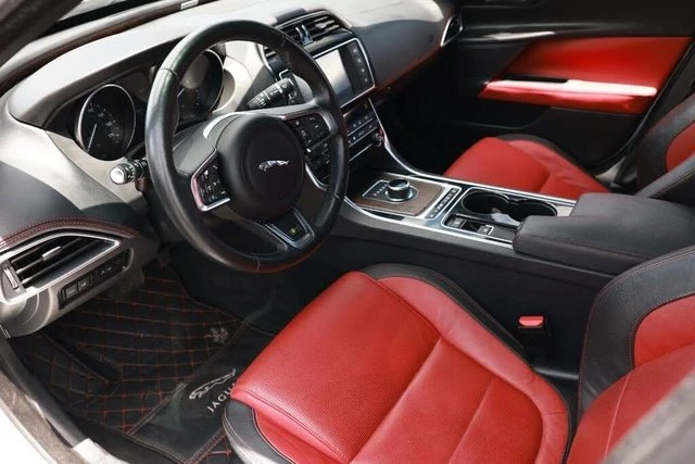 2017 Jaguar XE - Image 4 of 19