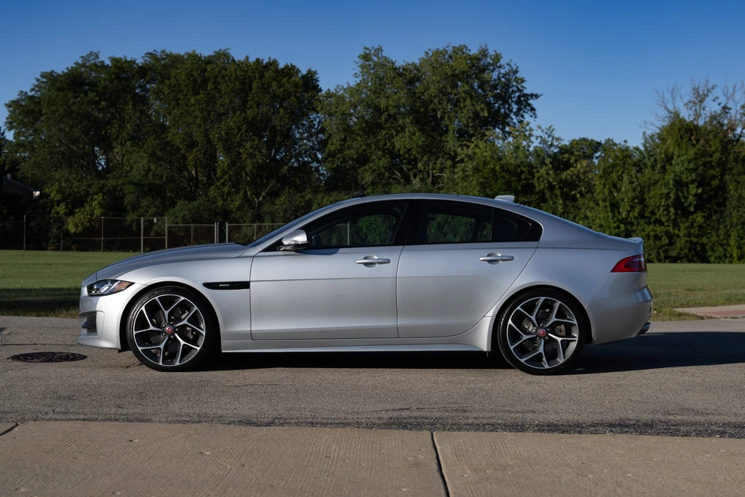 2017 Jaguar XE - Image 19 of 31