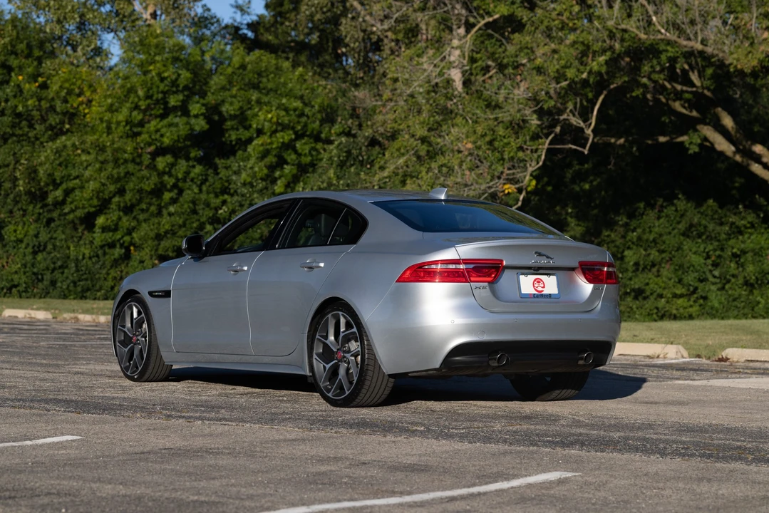 2017 Jaguar XE - Image 17 of 31