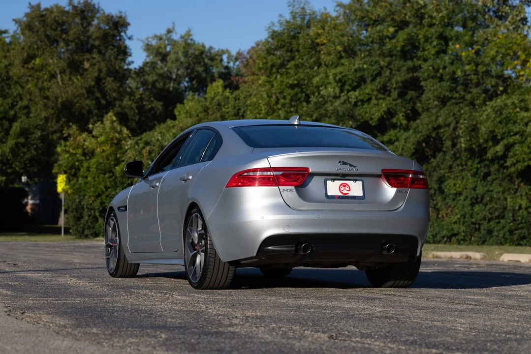 2017 Jaguar XE - Image 16 of 31