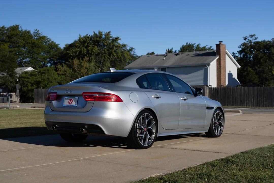 2017 Jaguar XE - Image 12 of 31