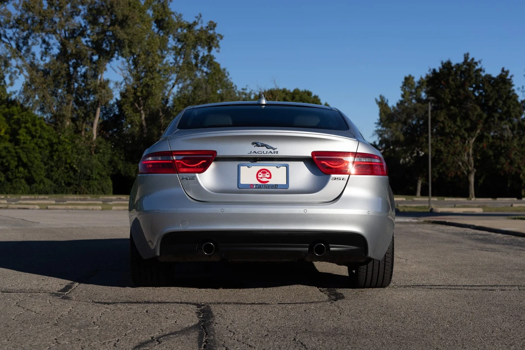 2017 Jaguar XE - Image 13 of 31