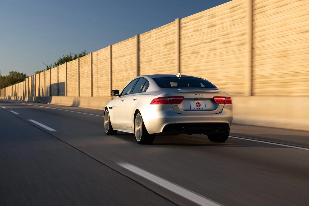 2017 Jaguar XE - Image 21 of 31