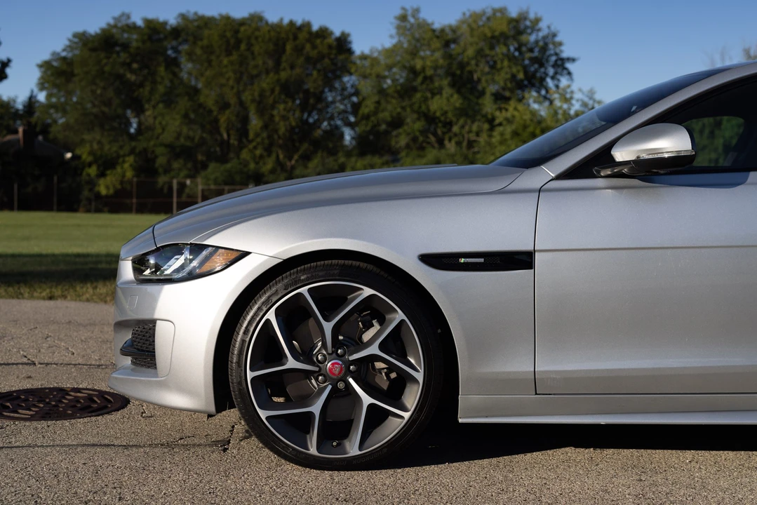 2017 Jaguar XE - Image 23 of 31