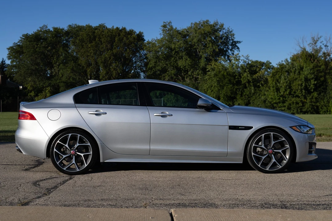 2017 Jaguar XE - Image 11 of 31