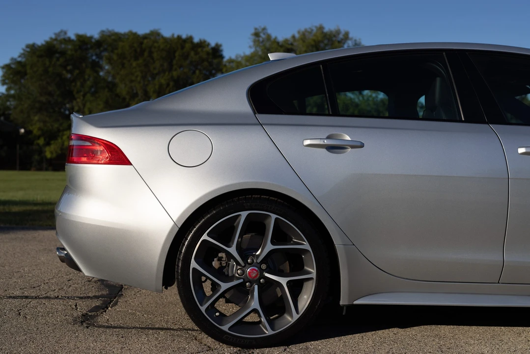 2017 Jaguar XE - Image 26 of 31