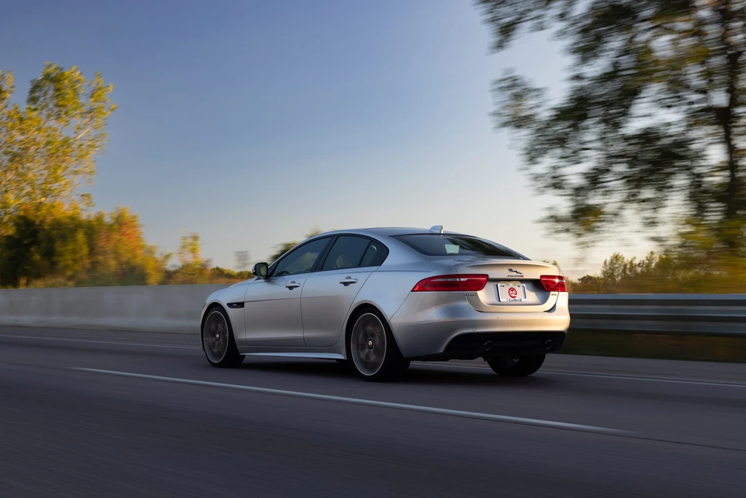 2017 Jaguar XE - Image 20 of 31