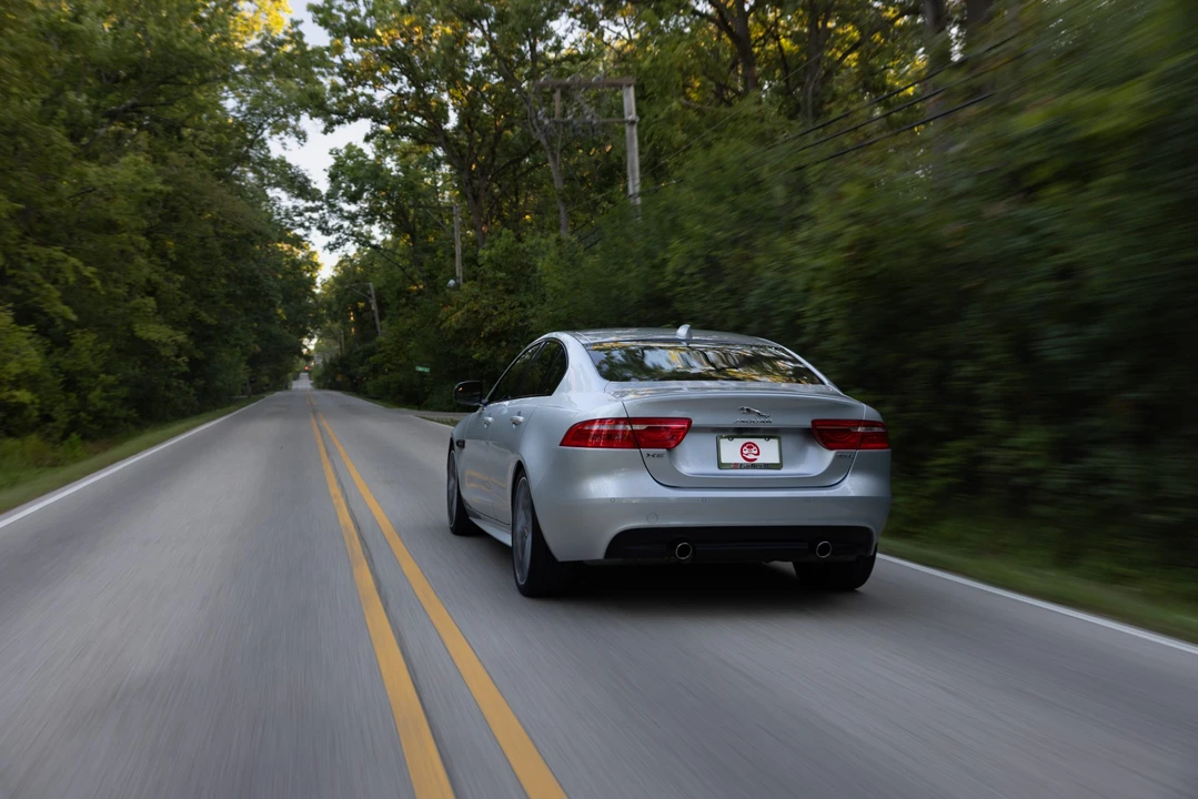 2017 Jaguar XE - Image 15 of 31