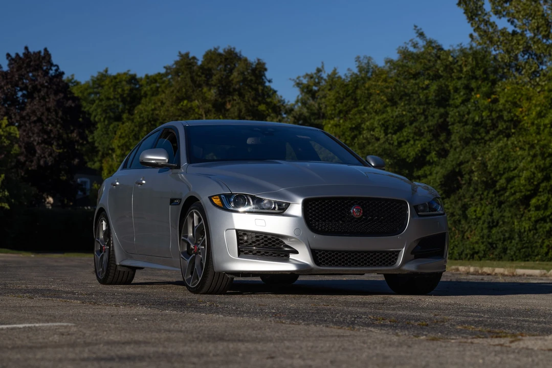 2017 Jaguar XE - Image 9 of 31