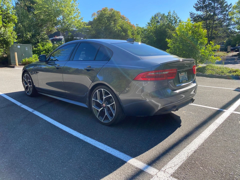 2017 Jaguar XE - Image 10 of 31