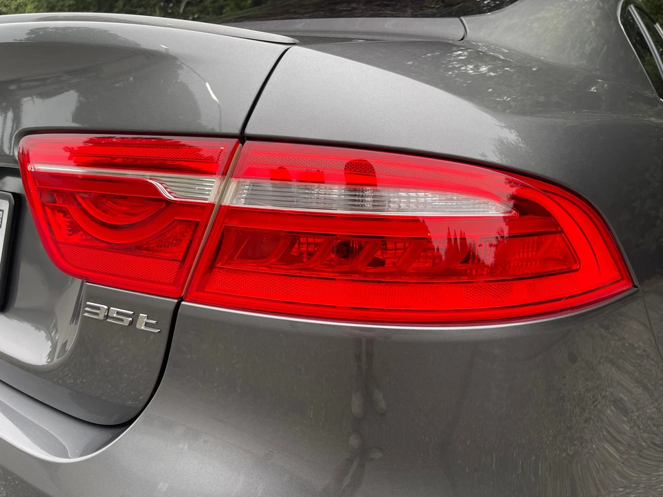 2017 Jaguar XE - Image 29 of 31