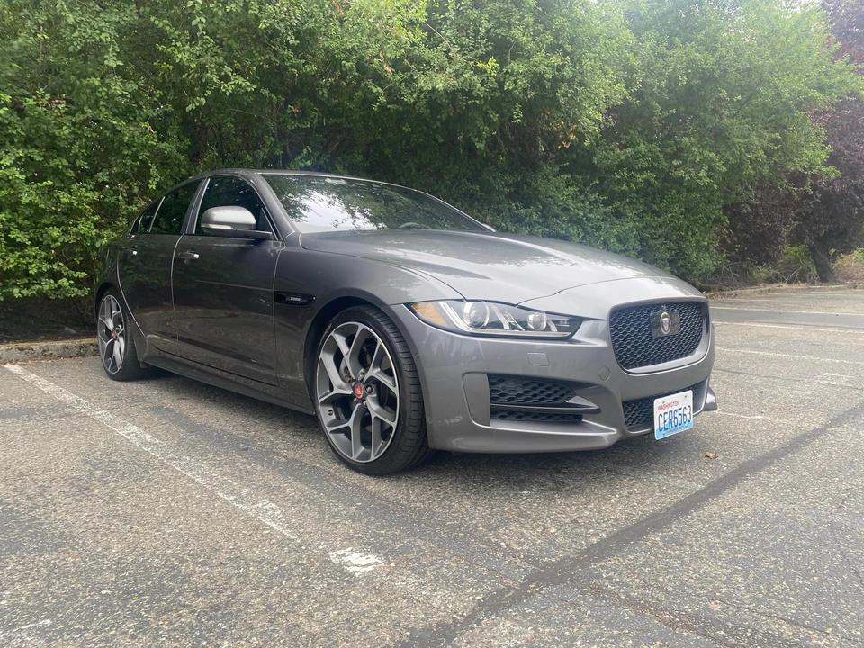 2017 Jaguar XE - Image 13 of 31