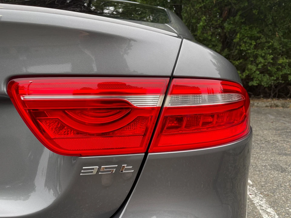 2017 Jaguar XE - Image 28 of 31