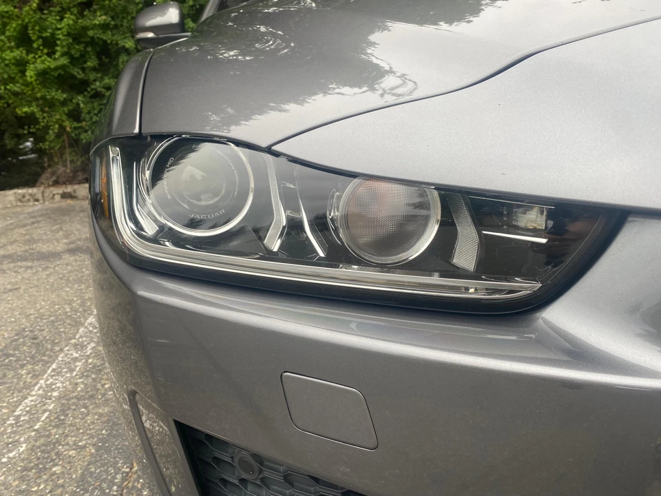2017 Jaguar XE - Image 16 of 31