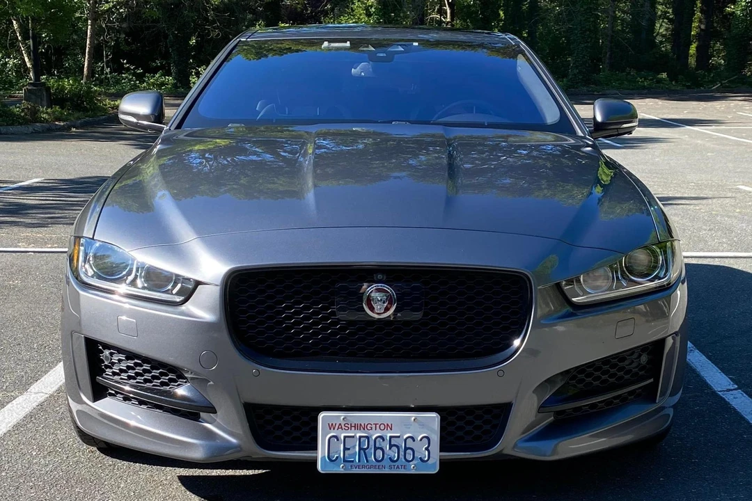 2017 Jaguar XE - Image 2 of 31
