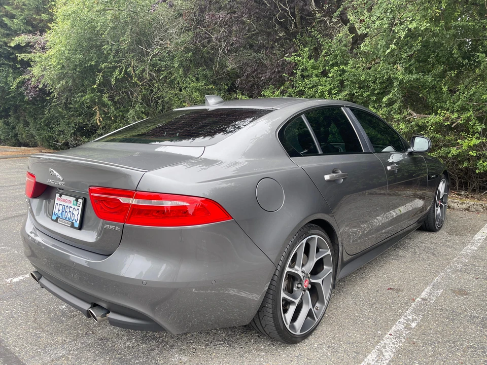 2017 Jaguar XE - Image 12 of 31