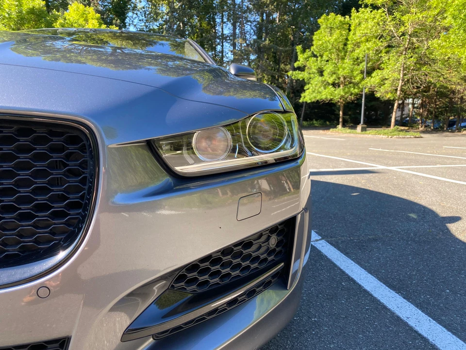 2017 Jaguar XE - Image 18 of 31