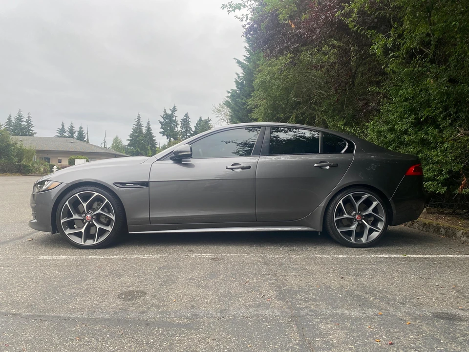 2017 Jaguar XE - Image 8 of 31