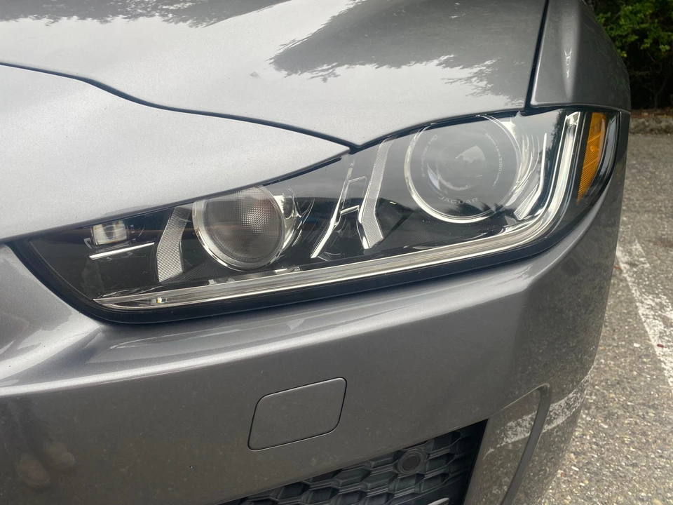 2017 Jaguar XE - Image 17 of 31