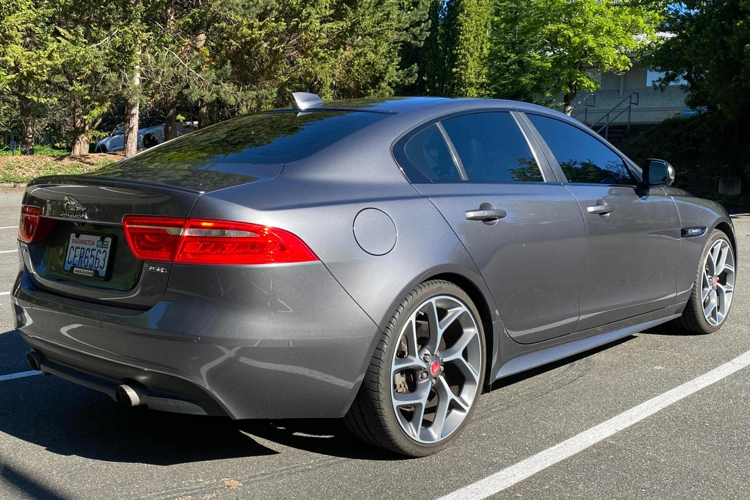 2017 Jaguar XE - Image 4 of 31