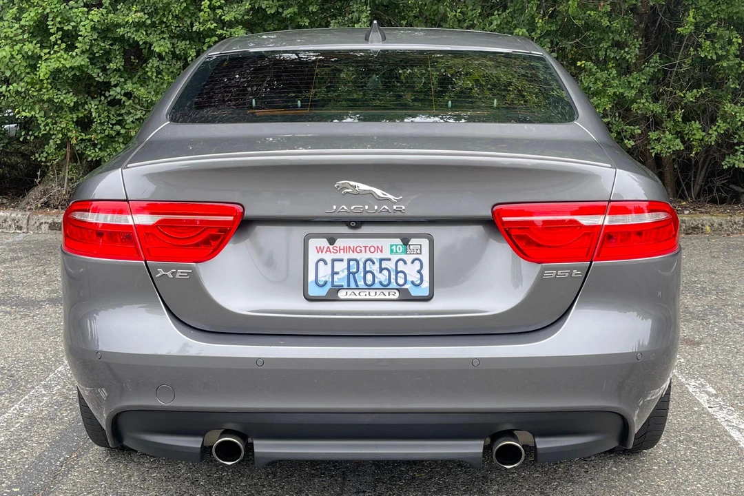 2017 Jaguar XE - Image 5 of 31