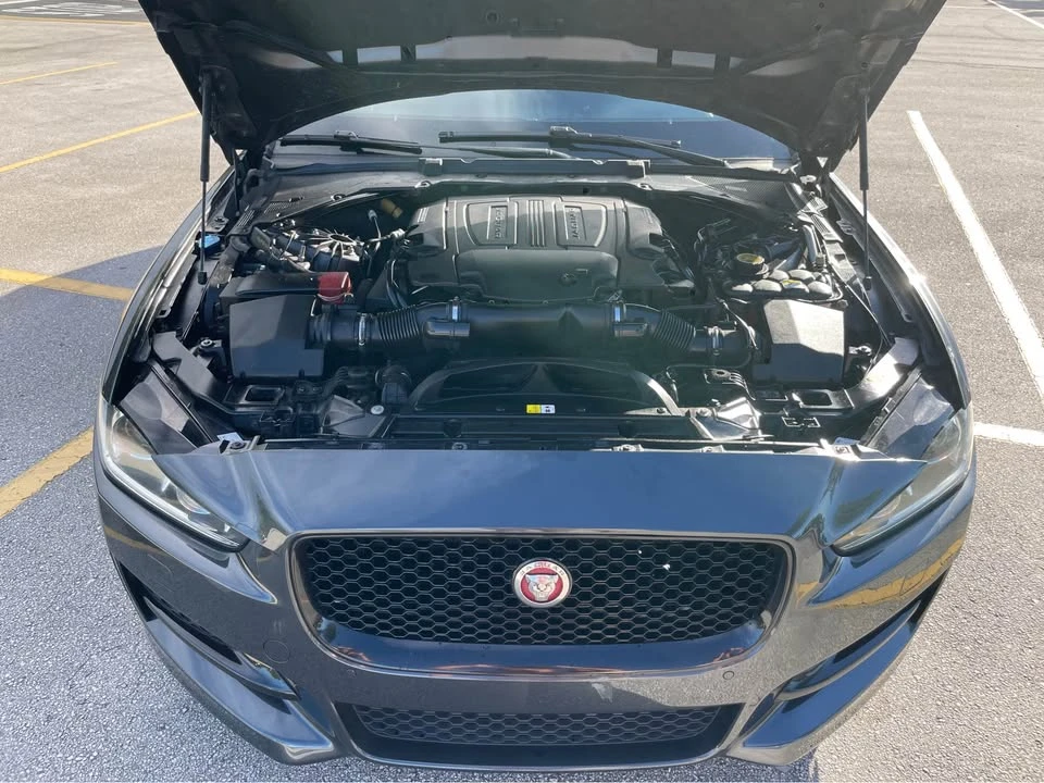 2017 Jaguar XE - Image 10 of 19