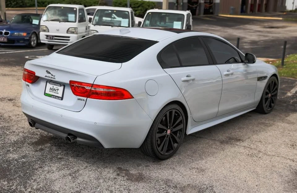 2017 Jaguar XE - Image 5 of 16