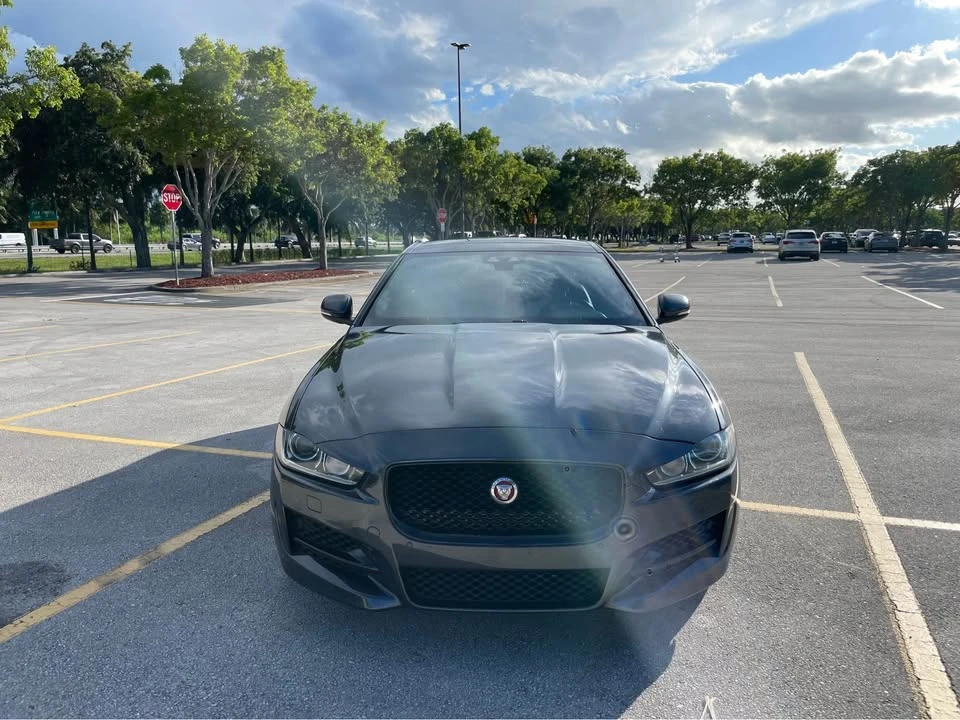 2017 Jaguar XE - Image 9 of 19