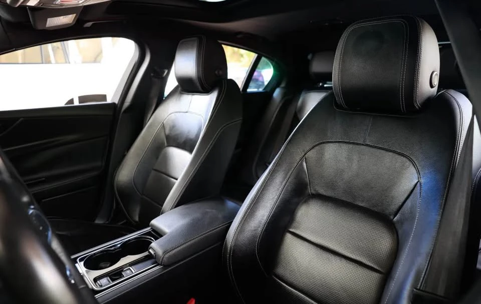 2017 Jaguar XE - Image 10 of 16